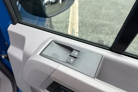 CX25LHU Volkswagen Crafter 2.0 TDI 140PS Commerce High Roof Van Thumbnail #21