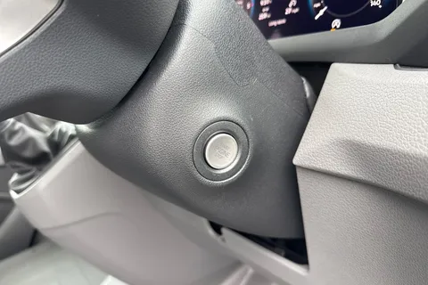 CX25LHU Volkswagen Crafter 2.0 TDI 140PS Commerce High Roof Van Thumbnail #30