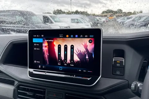 CX25LHU Volkswagen Crafter 2.0 TDI 140PS Commerce High Roof Van Thumbnail #42