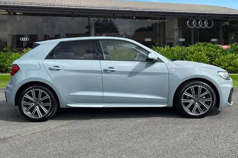 DE74HGG Audi A1 S line 30 TFSI 116 PS S tronic Thumbnail #4