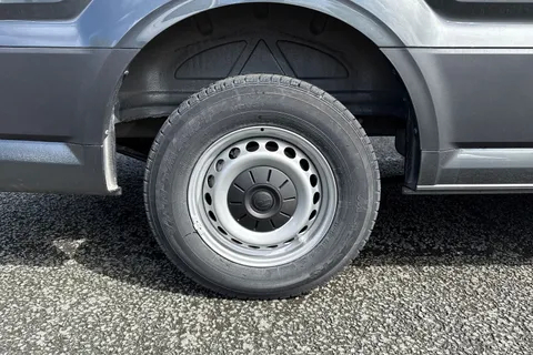 CX25LHJ Volkswagen Crafter 2.0 TDI 140PS Commerce Plus High Roof Van Auto Thumbnail #12