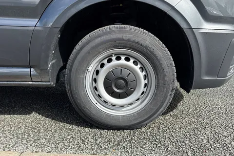 CX25LHJ Volkswagen Crafter 2.0 TDI 140PS Commerce Plus High Roof Van Auto Thumbnail #13