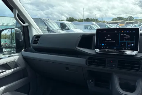 CX25LHJ Volkswagen Crafter 2.0 TDI 140PS Commerce Plus High Roof Van Auto Thumbnail #20