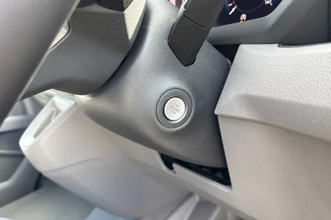 CX25LHJ Volkswagen Crafter 2.0 TDI 140PS Commerce Plus High Roof Van Auto Thumbnail #31