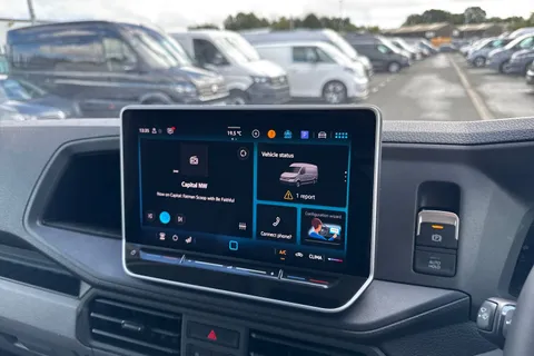 CX25LHJ Volkswagen Crafter 2.0 TDI 140PS Commerce Plus High Roof Van Auto Thumbnail #35