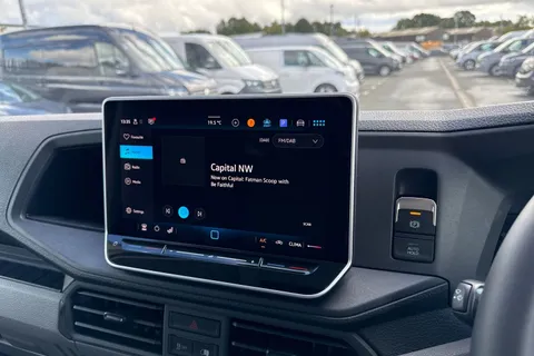 CX25LHJ Volkswagen Crafter 2.0 TDI 140PS Commerce Plus High Roof Van Auto Thumbnail #37