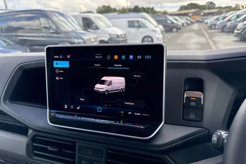 CX25LHJ Volkswagen Crafter 2.0 TDI 140PS Commerce Plus High Roof Van Auto Thumbnail #38