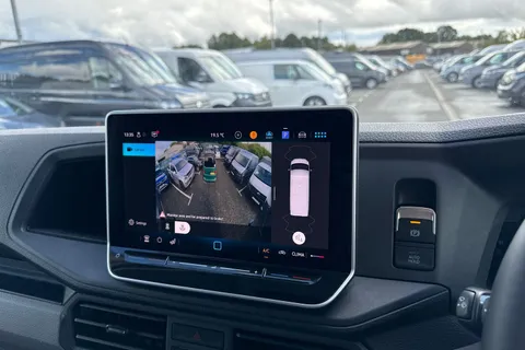 CX25LHJ Volkswagen Crafter 2.0 TDI 140PS Commerce Plus High Roof Van Auto Thumbnail #40