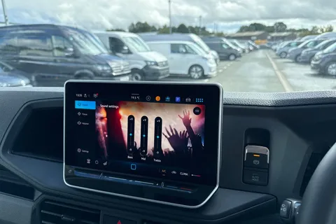 CX25LHJ Volkswagen Crafter 2.0 TDI 140PS Commerce Plus High Roof Van Auto Thumbnail #43