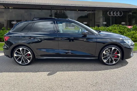 Audi S3 2.0 TFSI Black Edition Sportback S Tronic quattro Euro 6 (s/s) 5dr Thumbnail #4