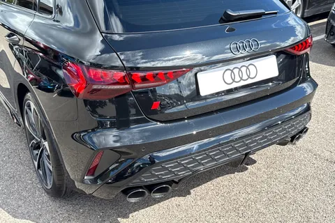 Audi S3 2.0 TFSI Black Edition Sportback S Tronic quattro Euro 6 (s/s) 5dr Thumbnail #8