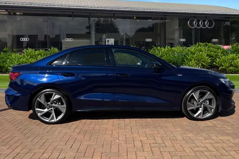 BV25EFM Audi A3 Black Edition 35 TFSI 150 PS S tronic Thumbnail #4