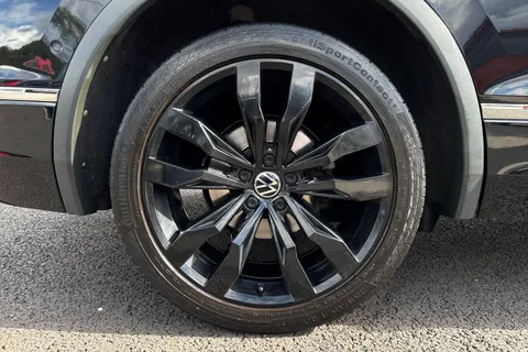 BV71PSZ Volkswagen Tiguan Allspace 2.0 TSI 4Motion R-Line 5dr DSG Thumbnail #11