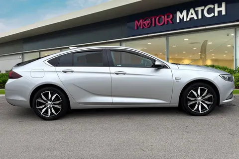 DN67EHT Vauxhall Insignia 2.0 Turbo D BlueInjection SRi Nav Grand Sport Euro 6 (s/s) 5dr Thumbnail #4