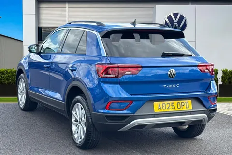 AO25OPD Volkswagen T-Roc 1.5 TSI Match 5dr Thumbnail #3