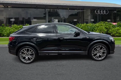 DG74ZKC Audi Q3 Black Edition 35 TFSI  150 PS S tronic Thumbnail #4