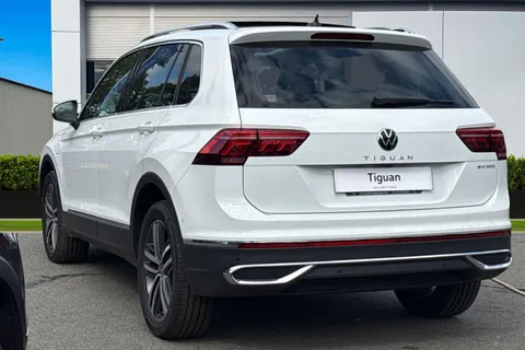 DE75ZDX Volkswagen Tiguan 1.4 TSI eHybrid Elegance 5dr DSG | Heated Seats | Power Tailgate Thumbnail #2
