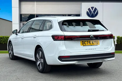 DC74KYU Volkswagen Passat Estate 1.5 TSIe Life DSG | Tyre Pressure Monitoring System Thumbnail #3