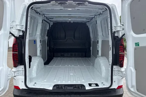 MF25HWJ Volkswagen Transporter 2.0 TDI 150 Commerce Plus Van Thumbnail #10