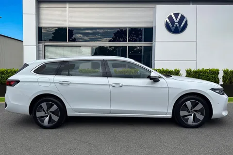 DC74KYU Volkswagen Passat Estate 1.5 TSIe Life DSG | Tyre Pressure Monitoring System Thumbnail #4