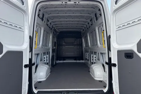 MD74WFZ Volkswagen Crafter 2.0 TDI 140PS Commerce Plus High Roof Van Thumbnail #10