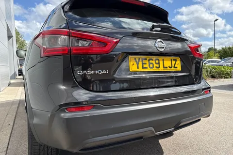 YE69LJZ Nissan Qashqai 1.3 DIG-T Acenta Premium Euro 6 (s/s) 5dr Thumbnail #8