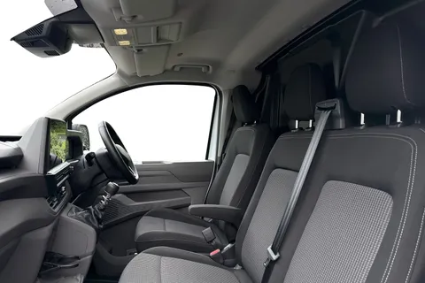 MF25HWJ Volkswagen Transporter 2.0 TDI 150 Commerce Plus Van Thumbnail #11