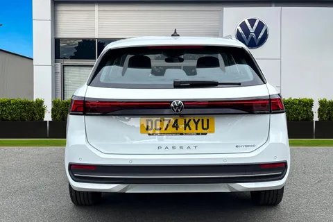 DC74KYU Volkswagen Passat Estate 1.5 TSIe Life DSG | Tyre Pressure Monitoring System Thumbnail #5