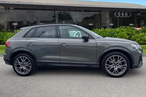 PJ74VDV Audi Q3 Black Edition 35 TFSI  150 PS S tronic Thumbnail #4