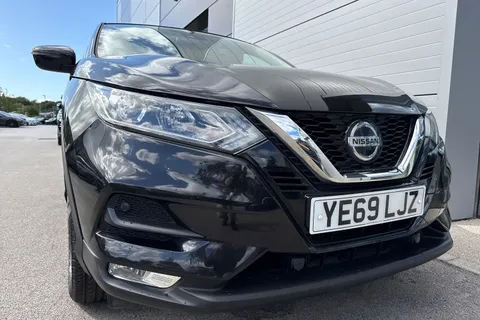 YE69LJZ Nissan Qashqai 1.3 DIG-T Acenta Premium Euro 6 (s/s) 5dr Thumbnail #9