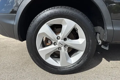 YE69LJZ Nissan Qashqai 1.3 DIG-T Acenta Premium Euro 6 (s/s) 5dr Thumbnail #10