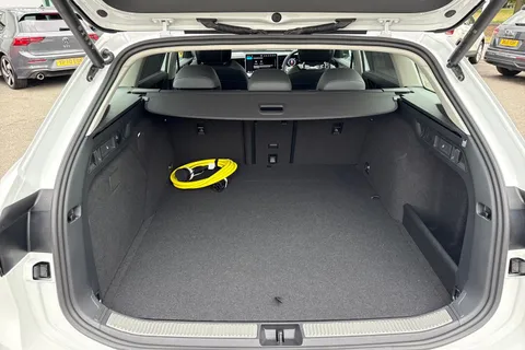 DC74KYU Volkswagen Passat Estate 1.5 TSIe Life DSG | Tyre Pressure Monitoring System Thumbnail #7