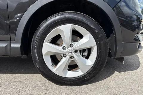 YE69LJZ Nissan Qashqai 1.3 DIG-T Acenta Premium Euro 6 (s/s) 5dr Thumbnail #11