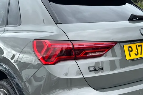 PJ74VDV Audi Q3 Black Edition 35 TFSI  150 PS S tronic Thumbnail #8