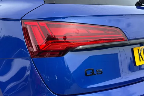 KP74DYA Audi Q5 Black Edition 45 TFSI quattro 265 PS S tronic Thumbnail #8