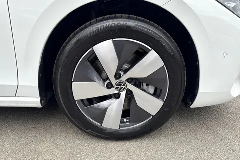 DC74KYU Volkswagen Passat Estate 1.5 TSIe Life DSG | Tyre Pressure Monitoring System Thumbnail #10