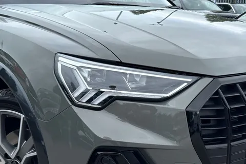 PJ74VDV Audi Q3 Black Edition 35 TFSI  150 PS S tronic Thumbnail #9