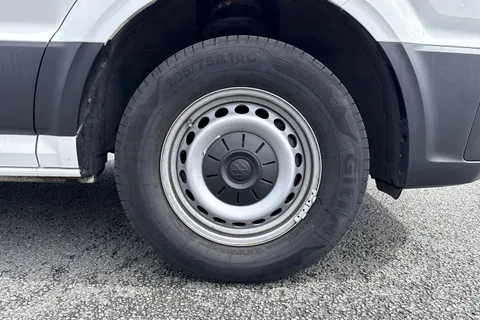 DE74BVD Volkswagen Crafter 2.0 TDI 140PS Commerce Plus High Roof Van Thumbnail #10