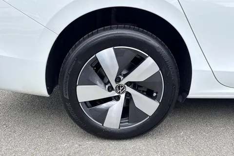 DC74KYU Volkswagen Passat Estate 1.5 TSIe Life DSG | Tyre Pressure Monitoring System Thumbnail #11