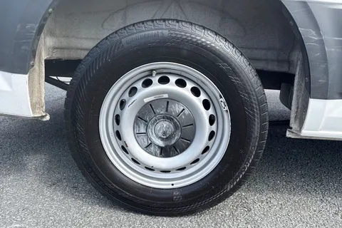 DG74EEW Volkswagen Crafter 2.0 TDI 140PS Commerce Plus High Roof Van Thumbnail #11