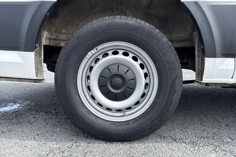 DE74BVD Volkswagen Crafter 2.0 TDI 140PS Commerce Plus High Roof Van Thumbnail #11