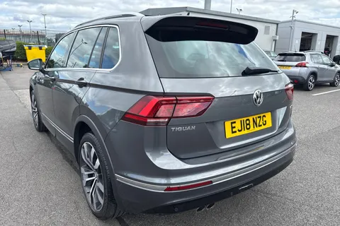 EJ18NZG Volkswagen Tiguan 2.0 TDI R-Line DSG 4Motion Euro 6 (s/s) 5dr Thumbnail #8