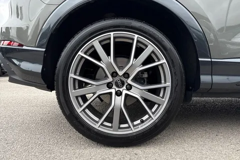 PJ74VDV Audi Q3 Black Edition 35 TFSI  150 PS S tronic Thumbnail #11