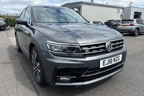 EJ18NZG Volkswagen Tiguan 2.0 TDI R-Line DSG 4Motion Euro 6 (s/s) 5dr Thumbnail #9