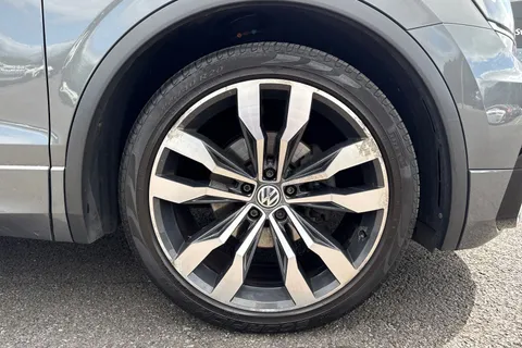 EJ18NZG Volkswagen Tiguan 2.0 TDI R-Line DSG 4Motion Euro 6 (s/s) 5dr Thumbnail #10