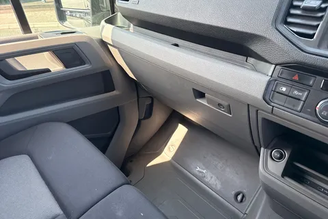 DF24ELW Volkswagen Crafter 2.0 TDI 140PS Commerce Plus High Roof Van Thumbnail #21