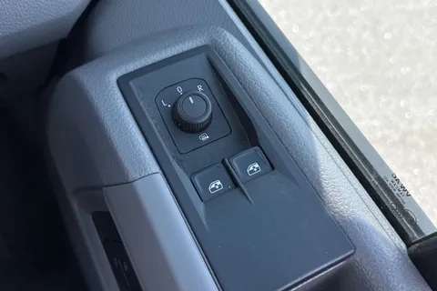 DF24ELW Volkswagen Crafter 2.0 TDI 140PS Commerce Plus High Roof Van Thumbnail #40