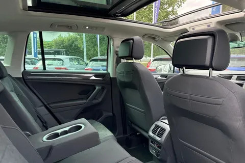 DE75ZDX Volkswagen Tiguan 1.4 TSI eHybrid Elegance 5dr DSG | Heated Seats | Power Tailgate Thumbnail #41