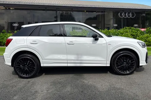 LN25RPX Audi Q2 Black Edition 35 TFSI 150 PS S tronic Thumbnail #4