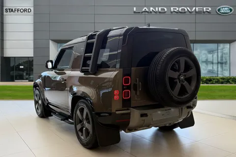 Land Rover Defender 90 3.0 D250 MHEV X-Dynamic HSE Auto 4WD Euro 6 (s/s) 3dr Thumbnail #3